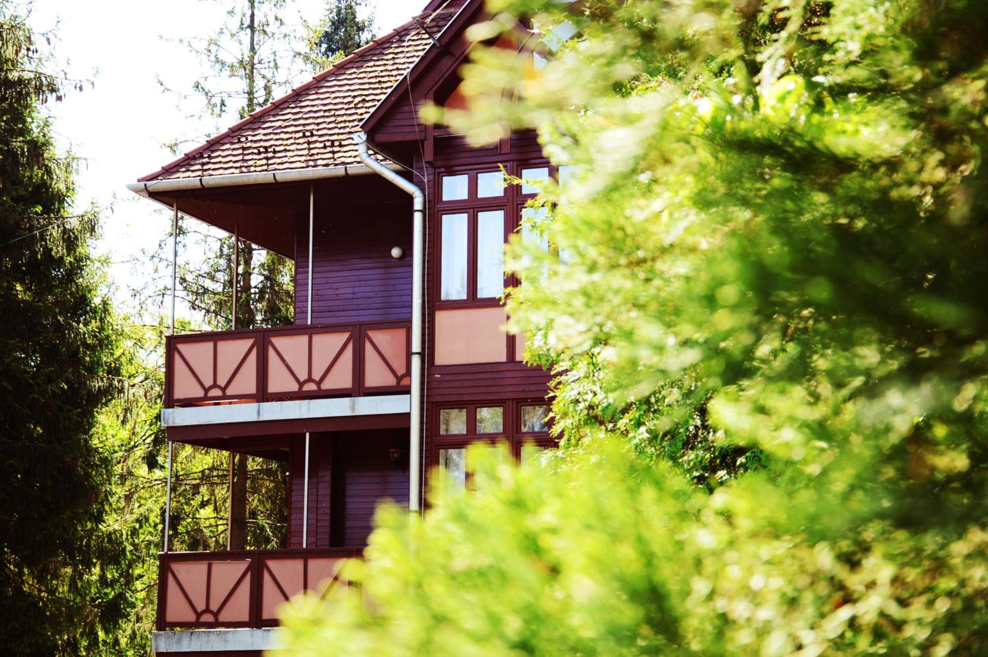 Ezuestfenyo Hotel Telkibánya Dış mekan fotoğraf