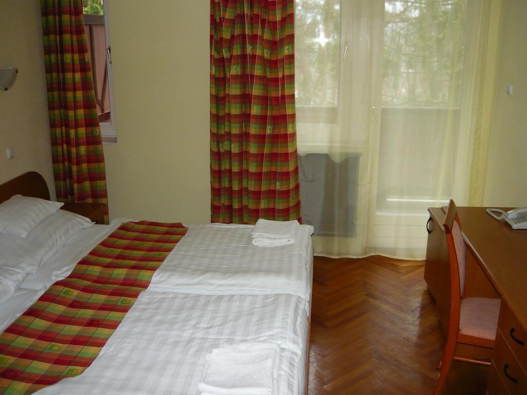 Ezuestfenyo Hotel Telkibánya Dış mekan fotoğraf