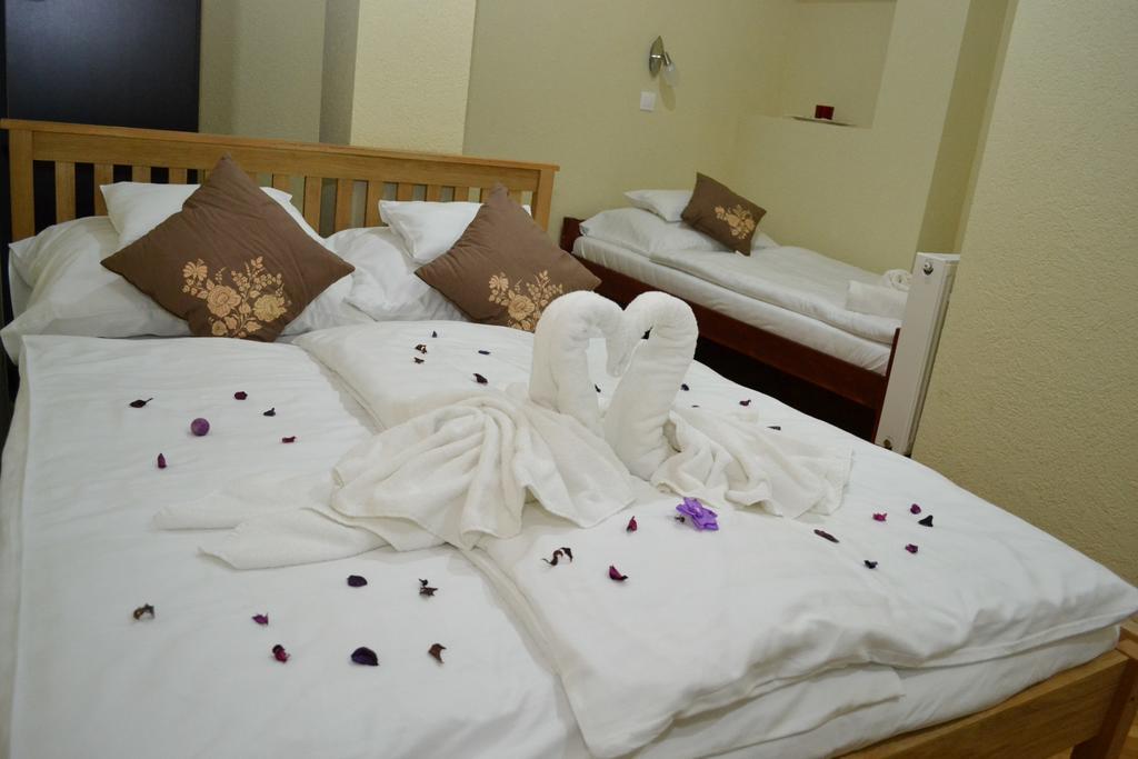 Ezuestfenyo Hotel Telkibánya Dış mekan fotoğraf