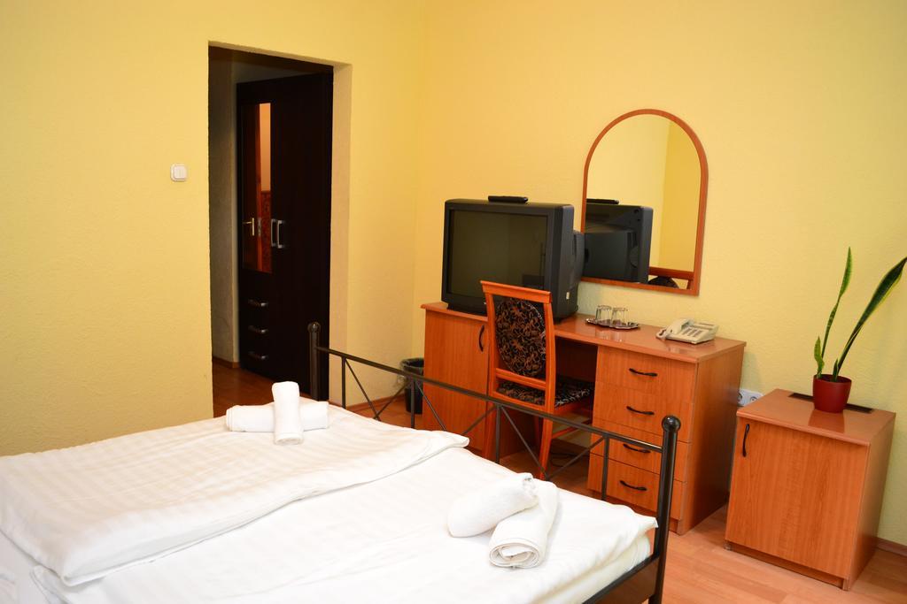 Ezuestfenyo Hotel Telkibánya Dış mekan fotoğraf
