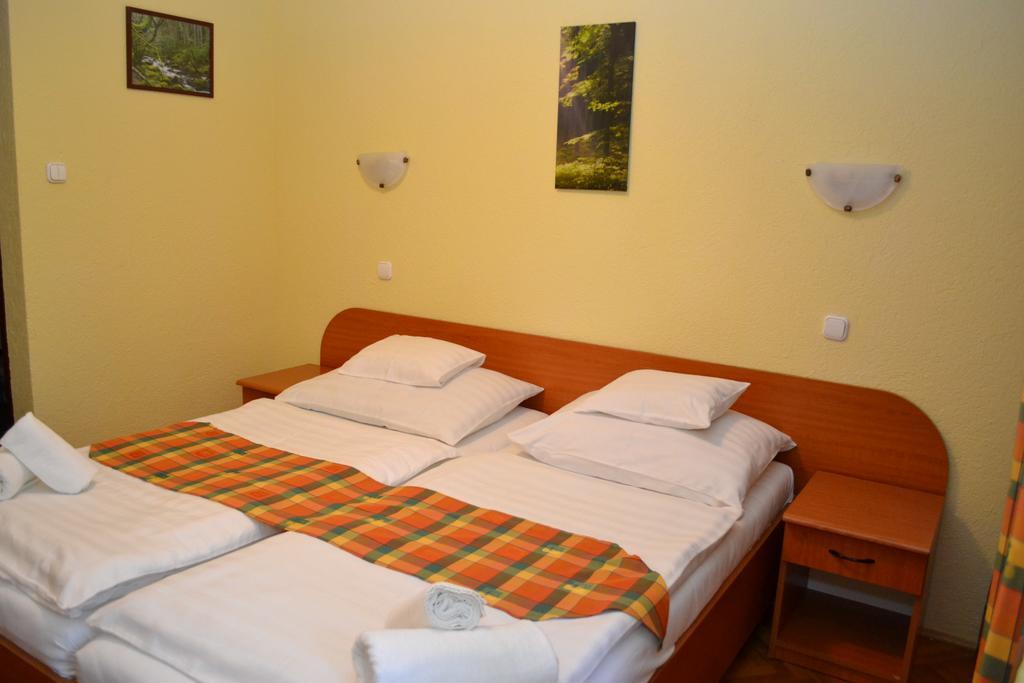 Ezuestfenyo Hotel Telkibánya Dış mekan fotoğraf