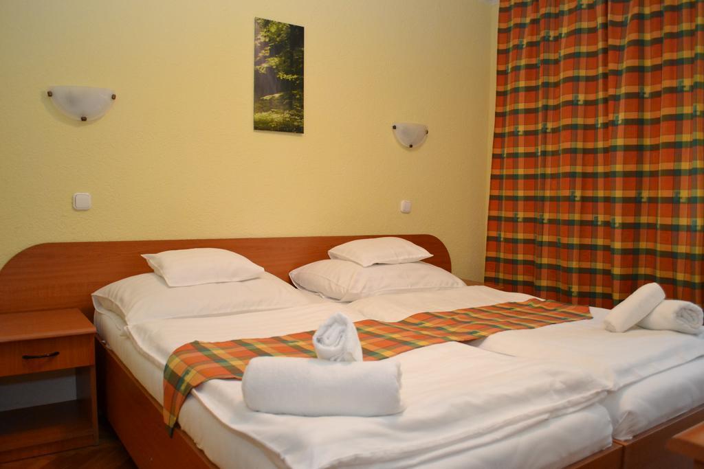 Ezuestfenyo Hotel Telkibánya Dış mekan fotoğraf