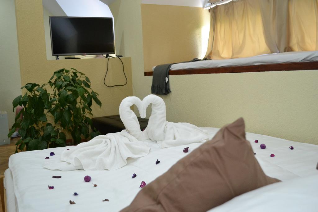 Ezuestfenyo Hotel Telkibánya Dış mekan fotoğraf